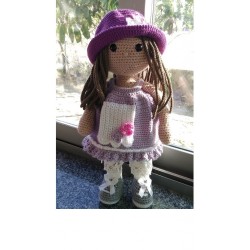 Muñeca amigurumi vestido lila