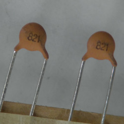 820pF CERAMIC CAPACITOR