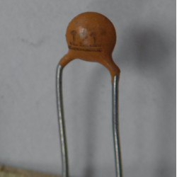 120pF CERAMIC CAPACITOR