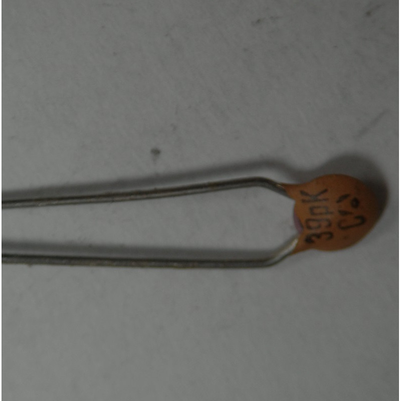39pF CERAMIC CAPACITOR
